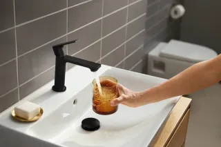 Смеситель для раковины Hansgrohe Rebris E 72560670 чёрный матовый