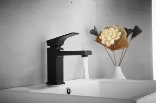 Смеситель для раковины Rose R1001H-1 чёрный матовый