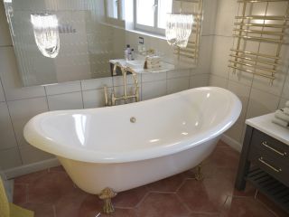 Ванна из искусственного камня AquaStone Лиона 190x86см ножки хром