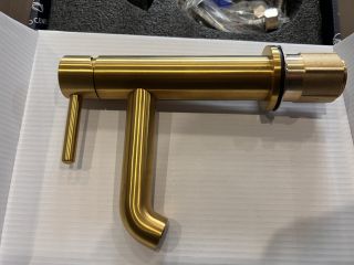 Смеситель для раковины стандартный Grocenberg GB2099GL золотой брашированный