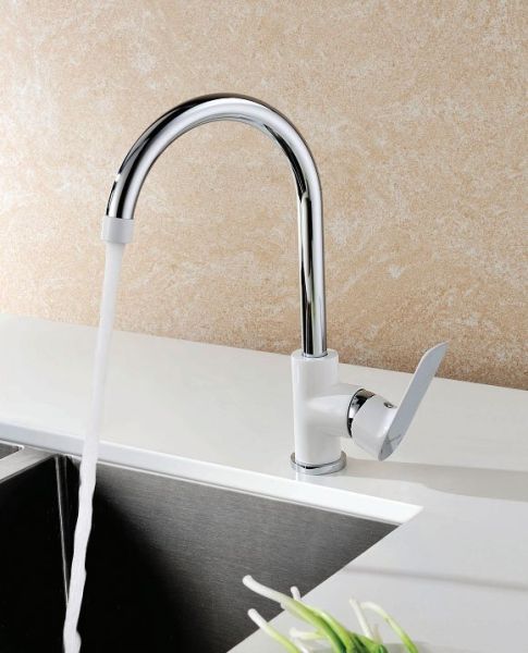 Смеситель Triton для кухни однорычажный белый